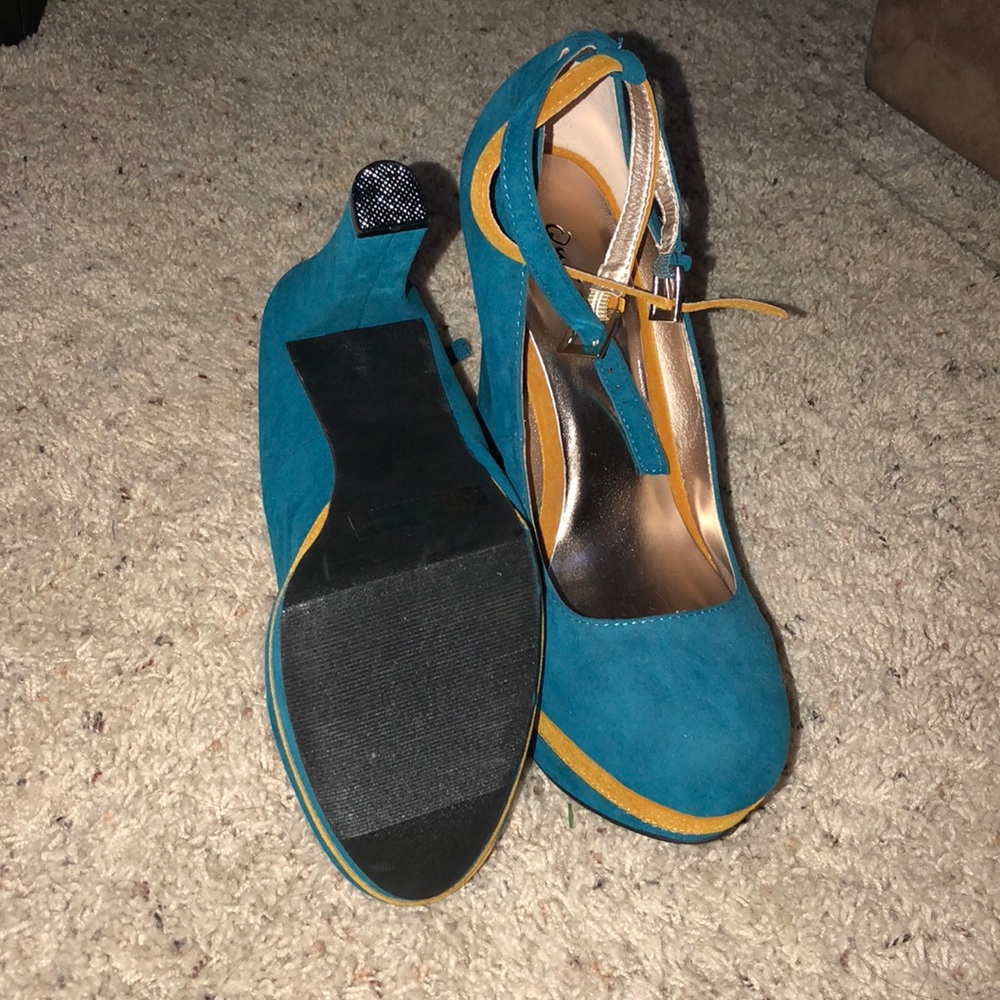 Heels - Picture 4 of 5
